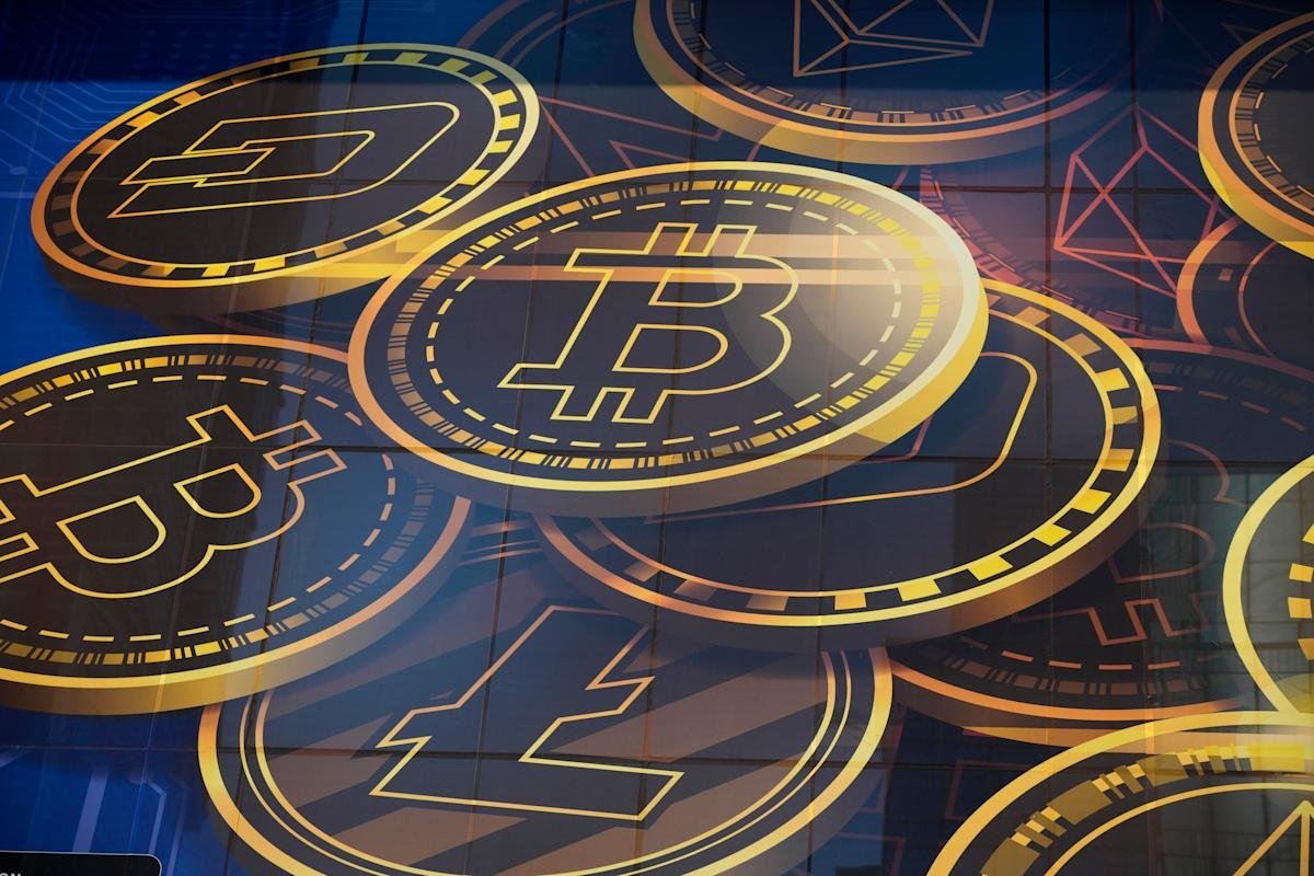 Bitcoin rises above $113,000 – Worldcoin and Solana benefit from new treasury companies